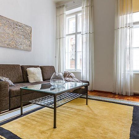 Newly Renovated Apartment In The Old Town براتسيلافا المظهر الخارجي الصورة