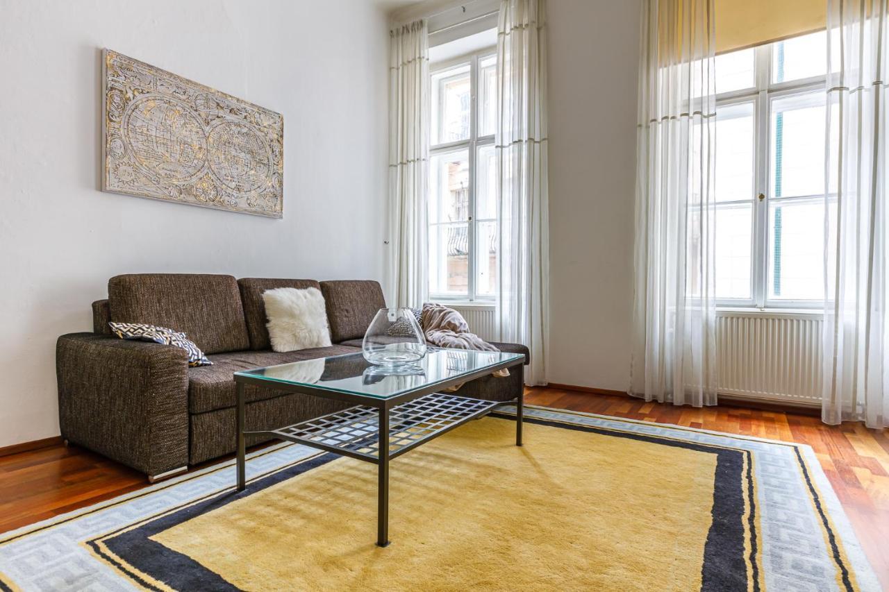 Newly Renovated Apartment In The Old Town براتسيلافا المظهر الخارجي الصورة
