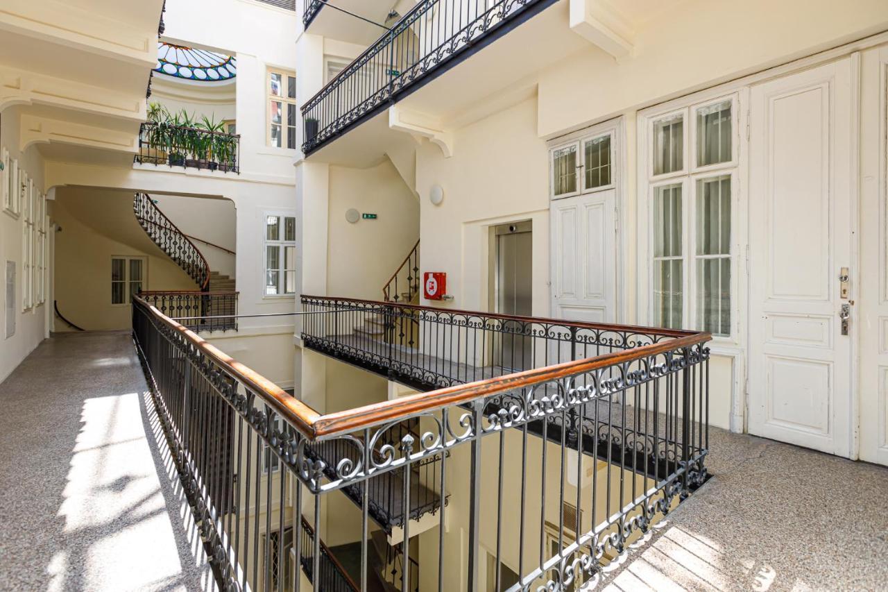 Newly Renovated Apartment In The Old Town براتسيلافا المظهر الخارجي الصورة