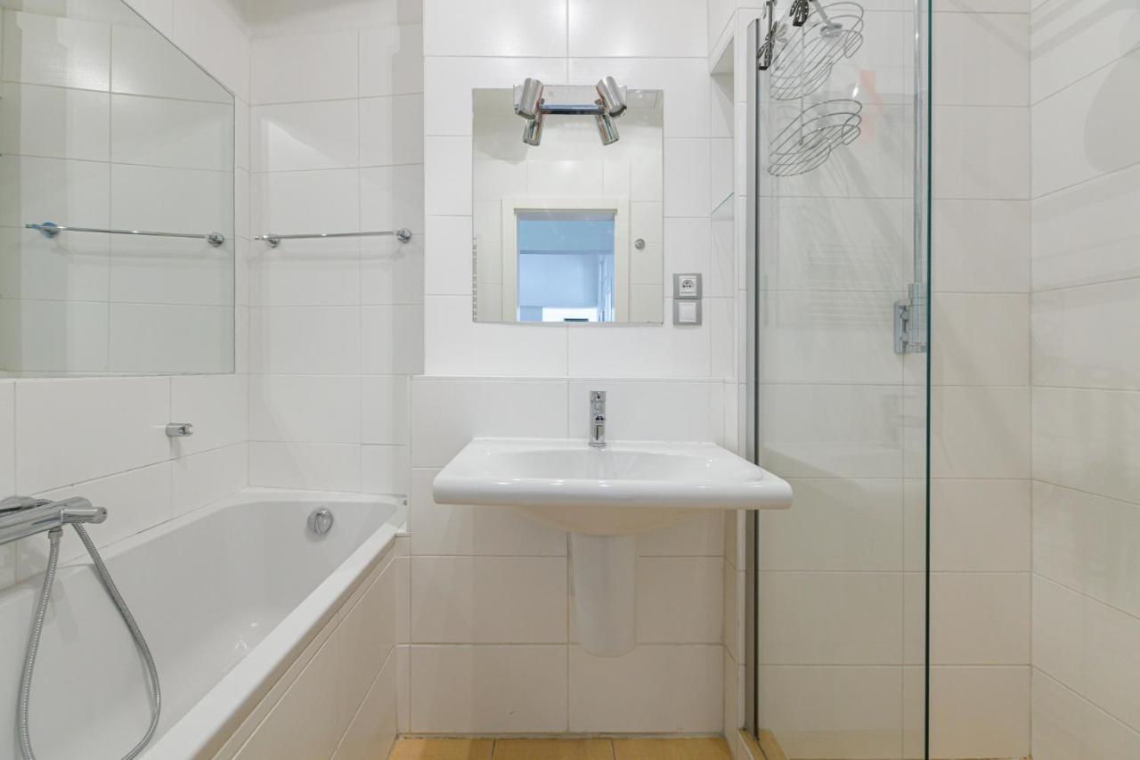 Newly Renovated Apartment In The Old Town براتسيلافا المظهر الخارجي الصورة